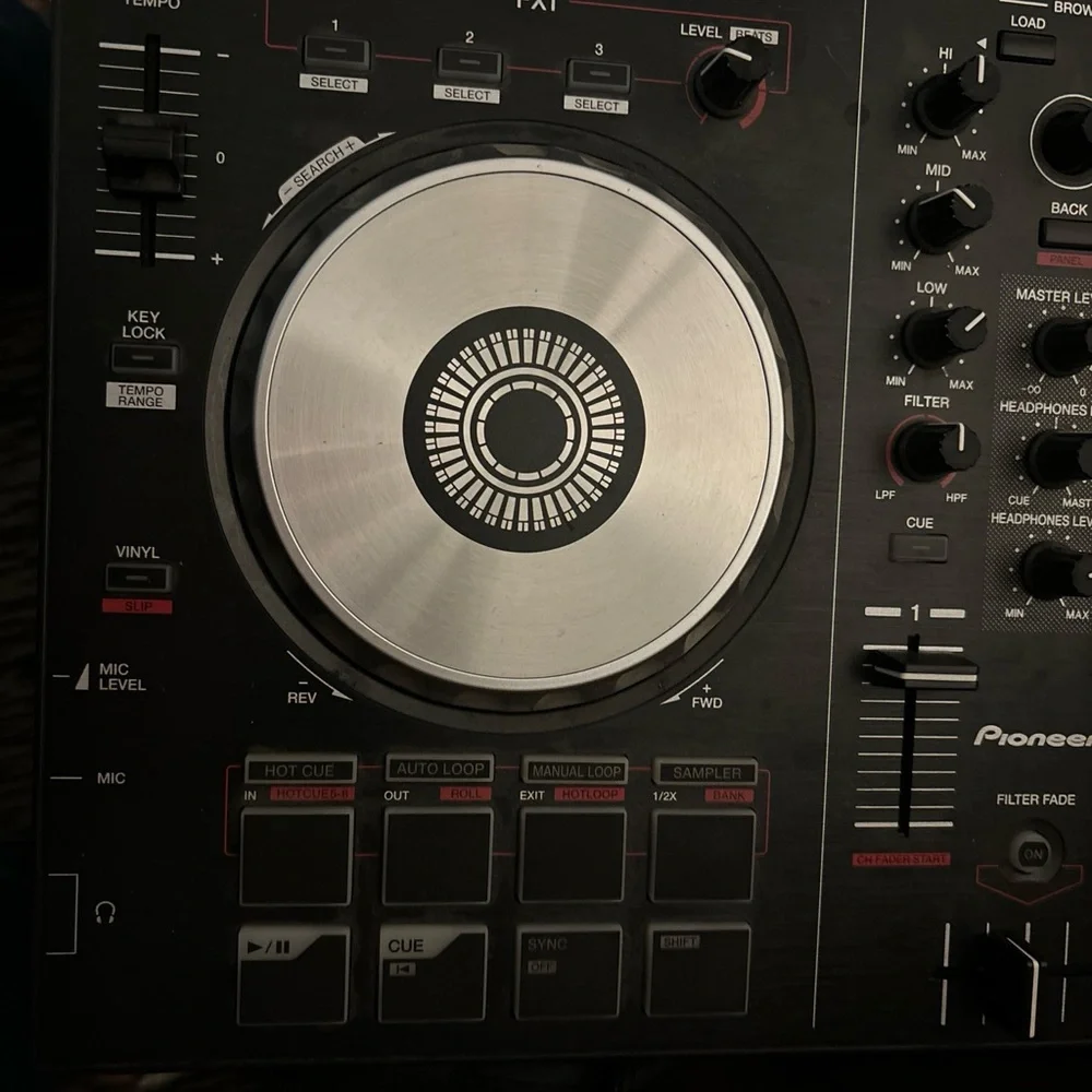 Dj turn tables